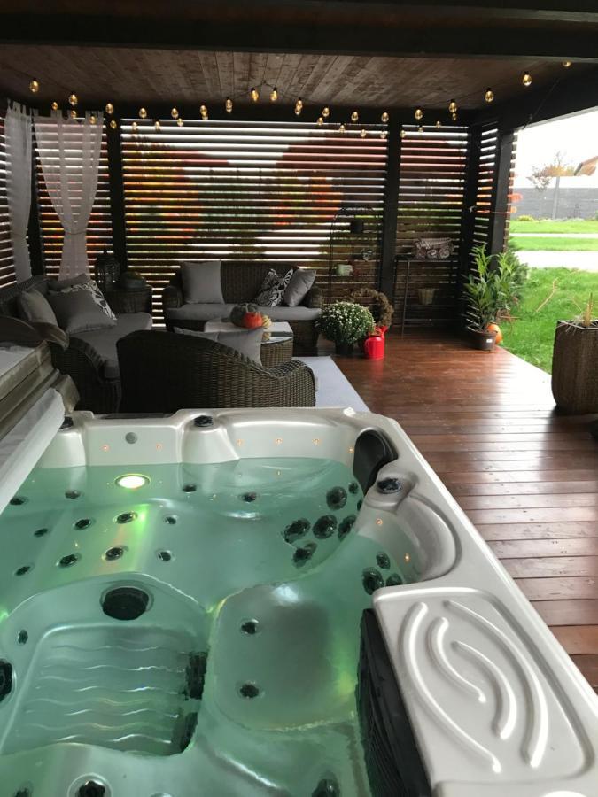 Orchardhouse Farmhouse, Wellness Chrast  Eksteriør bilde